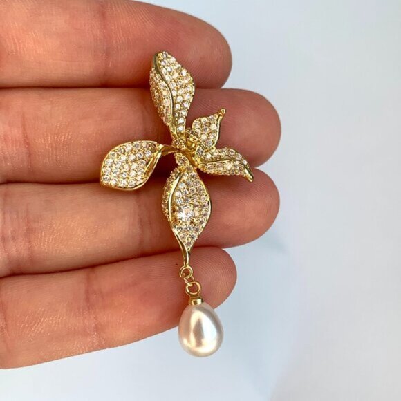 NEW ~ Anthropologie Shashi Pave Crystal Flower & Pearl Dangle Earrings - Picture 7 of 10